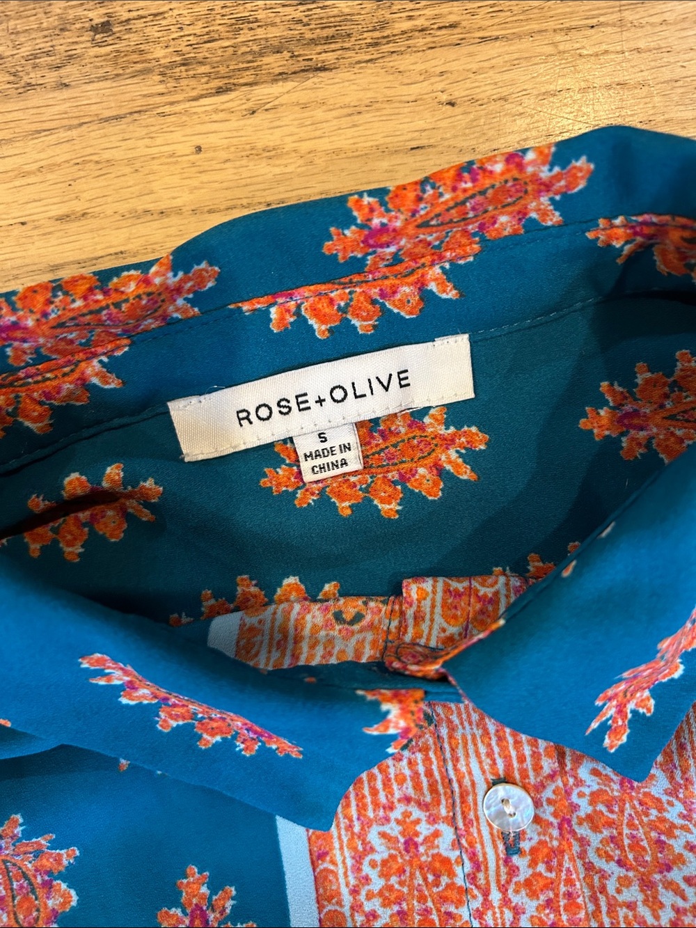 ๐ธ3 FOR $20๐ธ
Teal Floral Button-Up Shirt with Orange Print - Picture 4 of 9
